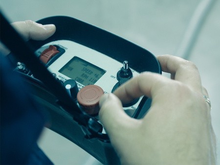 Шлифовально-полировальная машина на дистанционном управлении Lavina® 25REU ELIT , управление Шлифовально-полировальная машина на дистанционном управлении Lavina® 25REU ELIT , управление